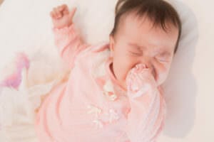アトピー性皮膚炎に悩む赤ちゃんのイメージ