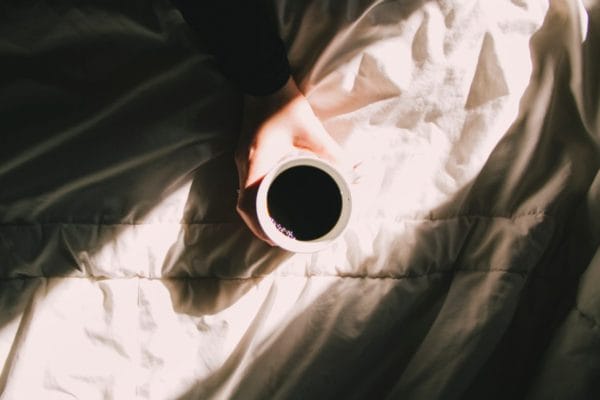 カフェインに交感神経を活発にさせる働きがあるので飲むと眠れなくなってしまうコーヒーのイメージ