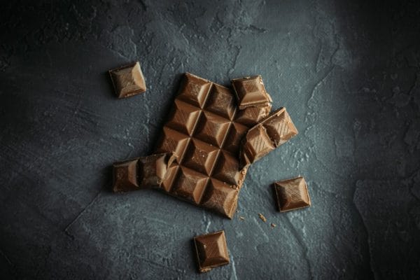 集中力を上げたい時に食べるチョコレートのイメージ