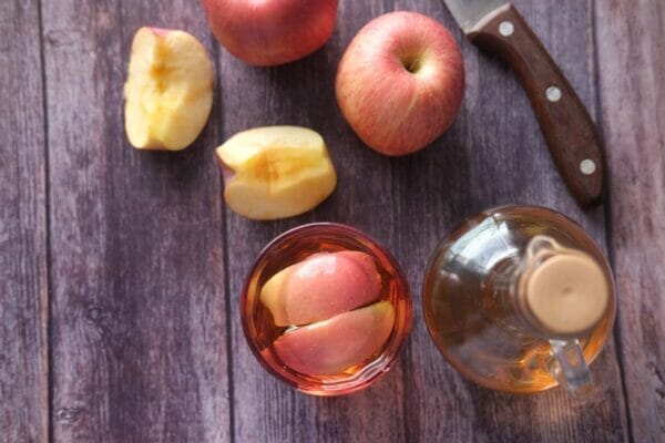 ダイエット効果があると人気のリンゴ酢のイメージ